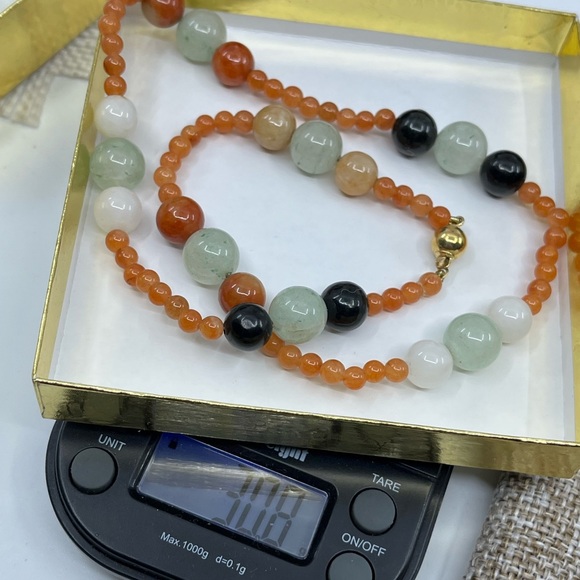 Vintage 14K Beaded Necklace Featuring Jade, Carnelian, and White Stones - Picture 13 of 17